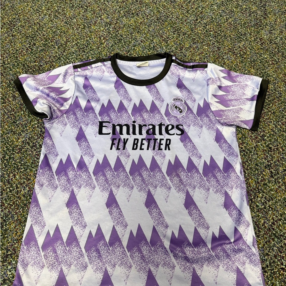 Benzema Kids' Purple & White Graphic Soccer Jersey - Emirates Fly Better. Sz 30